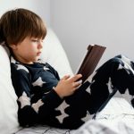 7 Alasan Anak Sebaiknya Tidak Bermain Gadget